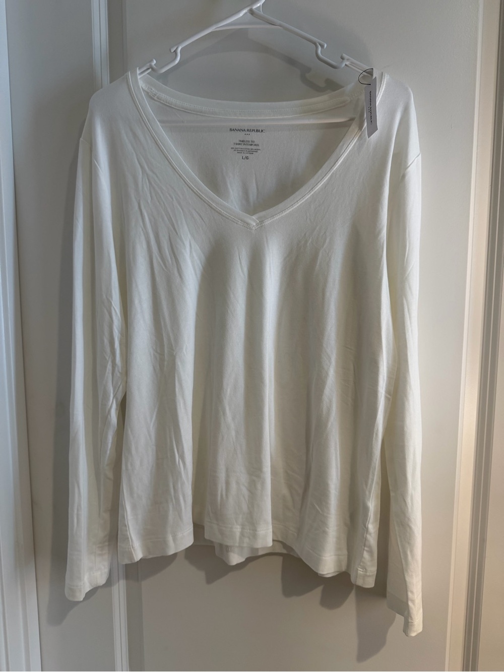 Banana Republic White V-Neck Long Sleeve Top
